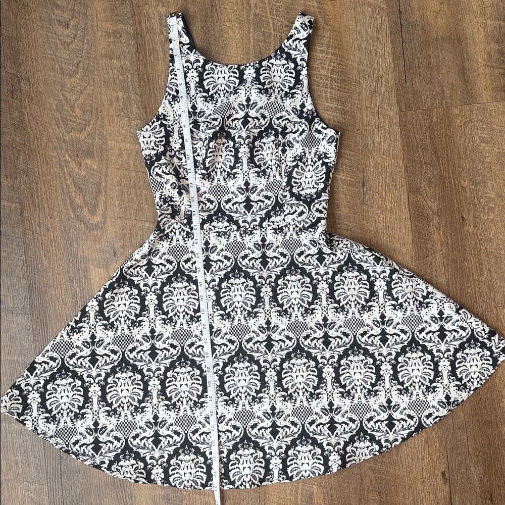 Lush Women’s Black & White Damask Fit-and-Flare Dress Size X-Small - Picture 5 of 12